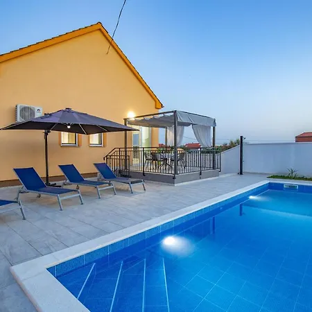 Vila Family And Friends Private Heated Pool With Jacuzzi