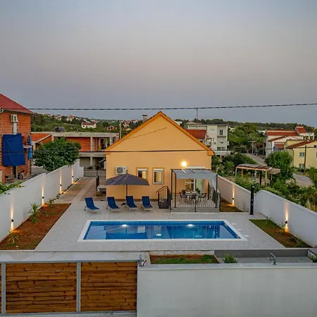 Villa Family And Friends Private Heated Pool With Jacuzzi *