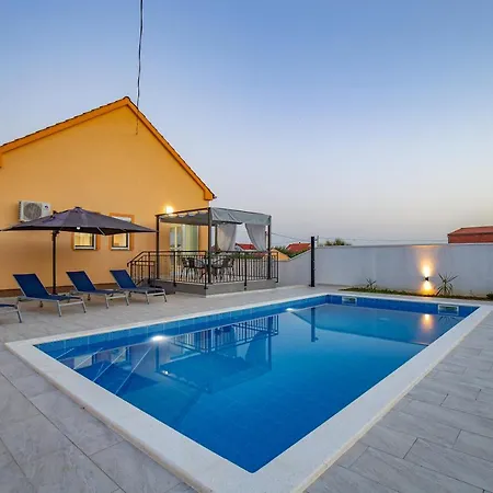 Family And Friends Private Heated Pool With Jacuzzi Zadar