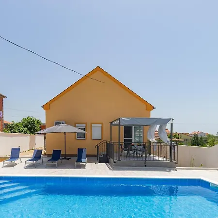 Family And Friends Private Heated Pool With Jacuzzi Villa *