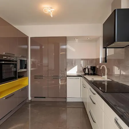 Family And Friends Private Heated Pool With Jacuzzi