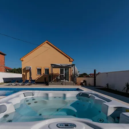 Vila Family And Friends Private Heated Pool With Jacuzzi *