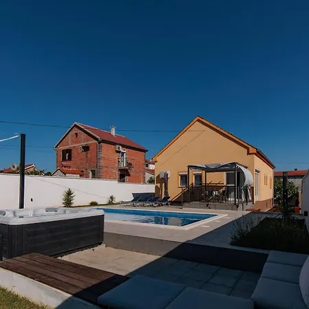 Family And Friends Private Heated Pool With Jacuzzi * Zadar