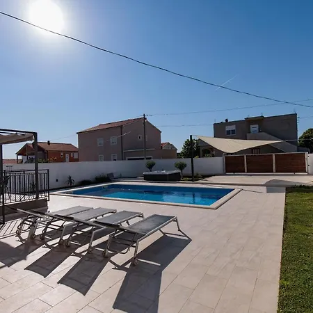 Villa Family And Friends Private Heated Pool With Jacuzzi *