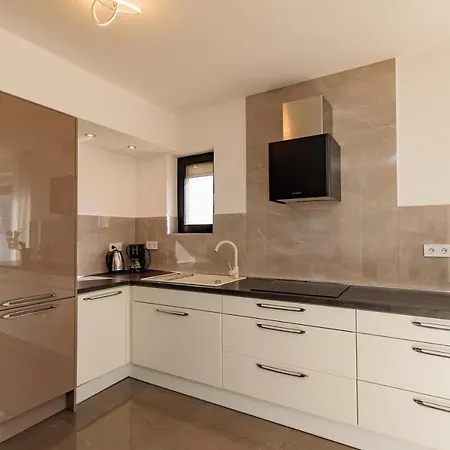 Family And Friends Private Heated Pool With Jacuzzi Villa *