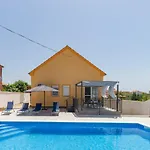 Family And Friends Private Heated Pool With Jacuzzi Villa *