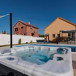 Villa Family And Friends Private Heated Pool With Jacuzzi