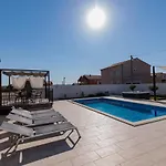 Family And Friends Private Heated Pool With Jacuzzi Zadar