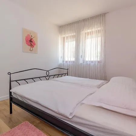 Family And Friends Private Heated Pool With Jacuzzi Zadar