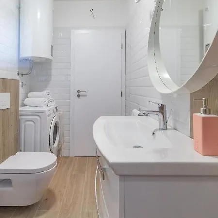 Family And Friends Private Heated Pool With Jacuzzi *