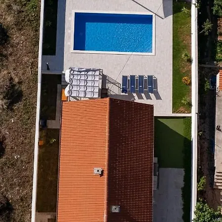 Family And Friends Private Heated Pool With Jacuzzi *