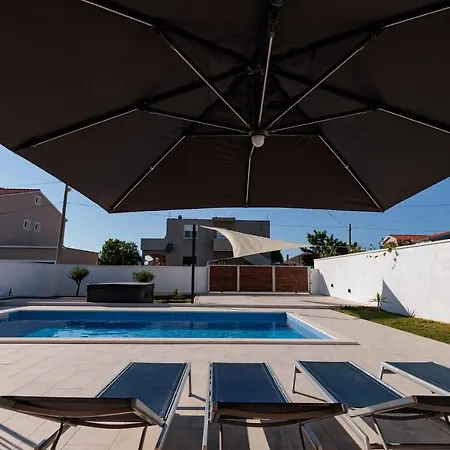 Family And Friends Private Heated Pool With Jacuzzi زادار