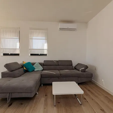 Family And Friends Private Heated Pool With Jacuzzi