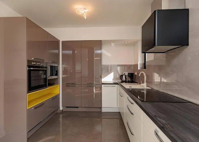 Family And Friends Private Heated Pool With Jacuzzi